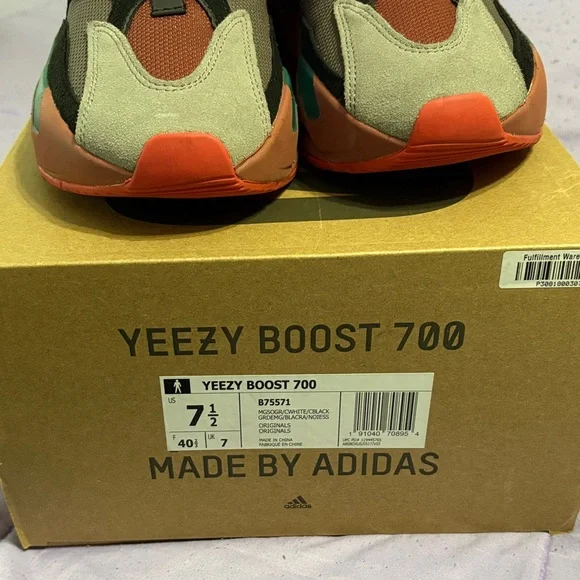 Adidas Yeezy Boost 700 - Picture 3 of 7